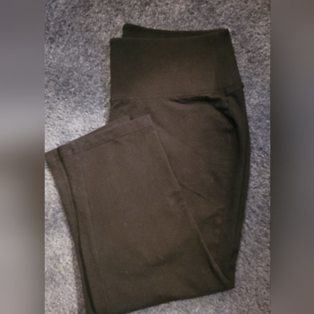 Lane Bryant  Livi Women's plus leggings. Capri . New w/o Tags.  Black size 10/12